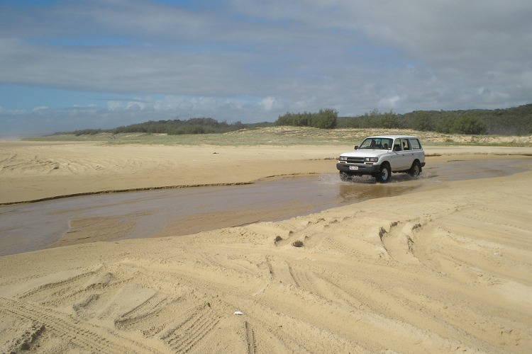 Сафари на внедорожнике по пляжу на острове Фрейзер