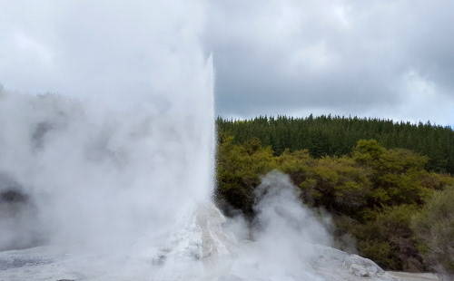 Долина гейзеров, кипящая лава, вулканы в Роторуа и светлячки в пещере Вайтомо
